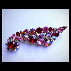 Vintage AUSTRIA Rhinestone/Crystal brooch